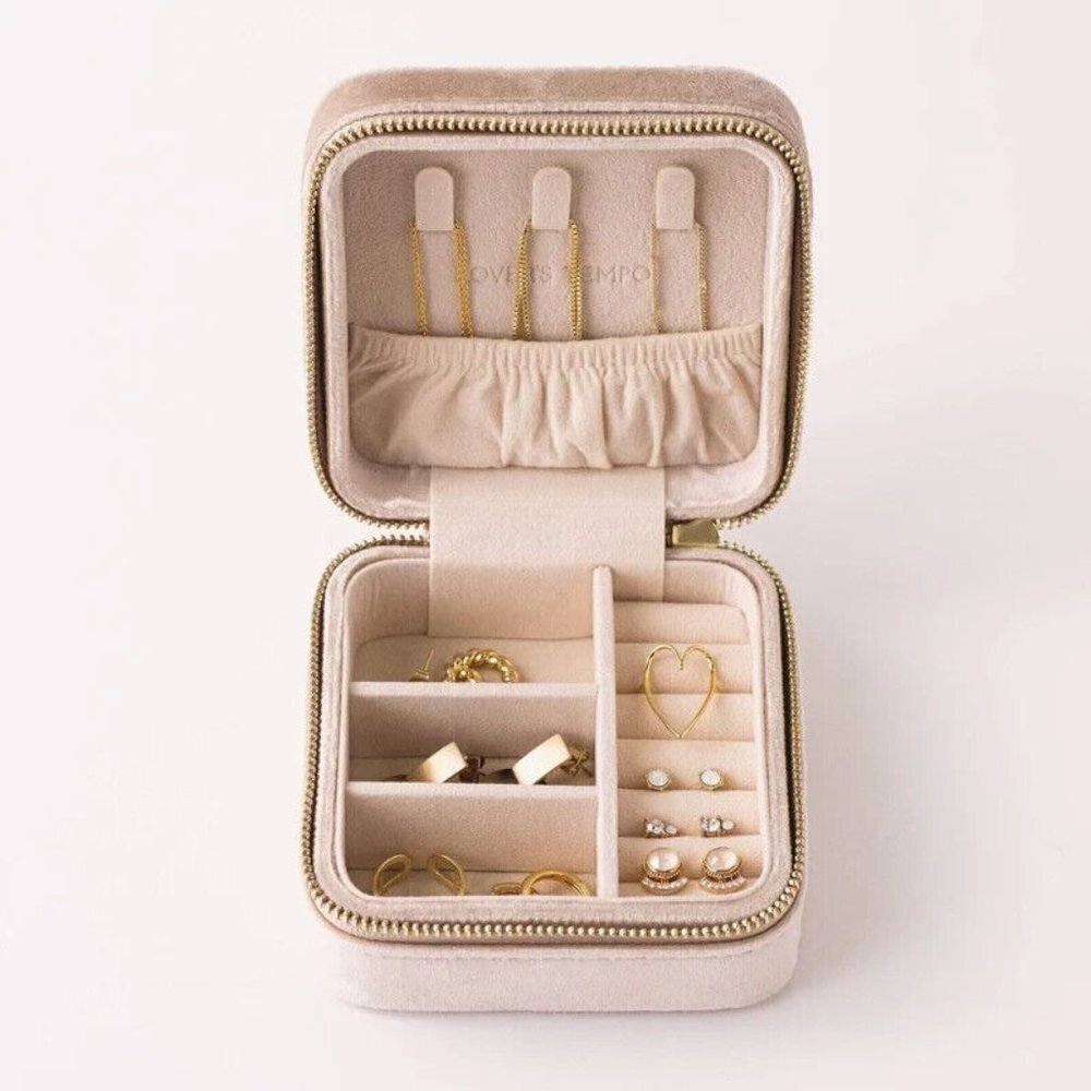 Velvet Jewelry Storage / Travel Box Creme